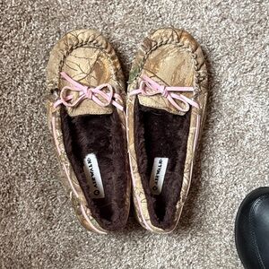 Airwalk Women's Camouflage and Pink Moccasins